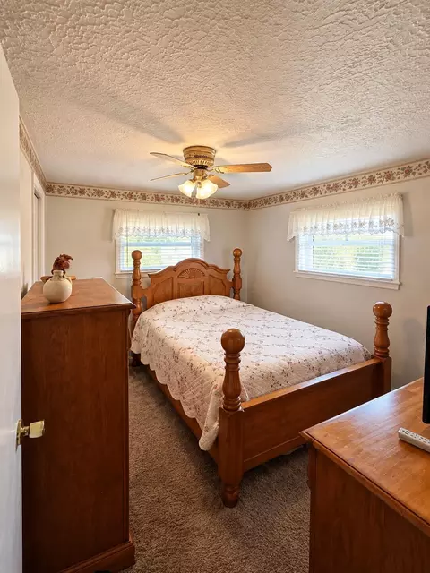 Bedroom - 2525 Gooding Rd, Marion, OH 43302 photo 2 of 4