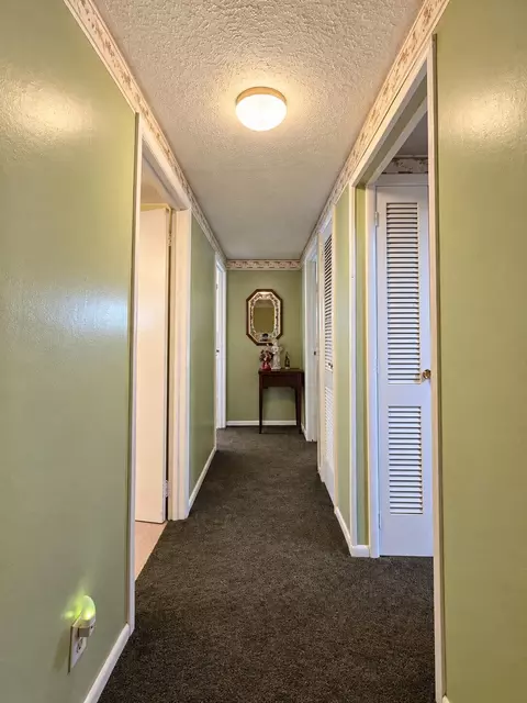 Entry Way - 2525 Gooding Rd, Marion, OH 43302 photo 1 of 1