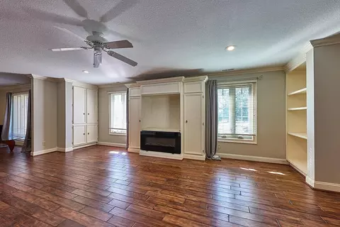 Living - 1537 Shawnee Rd #B, Lima, OH 45805 photo 2 of 2