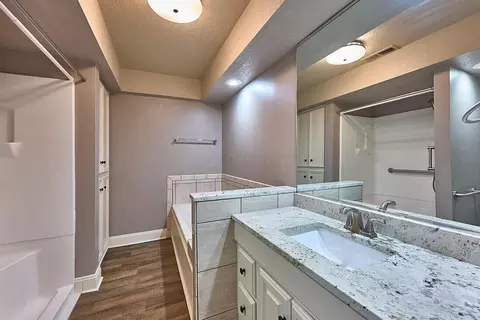 Bath - 1537 Shawnee Rd #B, Lima, OH 45805 photo 1 of 2