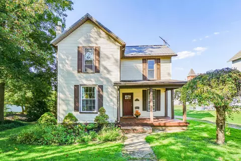 39 S Main St, Thornville, OH 43076