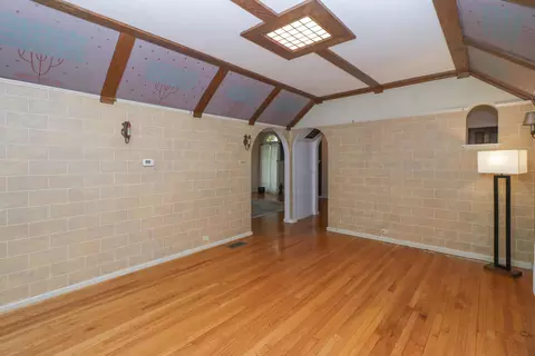 Living - 539 Maple St, Mansfield, OH 44906 photo 6 of 7