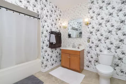 Bath - 539 Maple St, Mansfield, OH 44906 photo 4 of 5