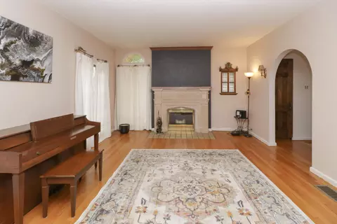 Living - 539 Maple St, Mansfield, OH 44906 photo 1 of 7