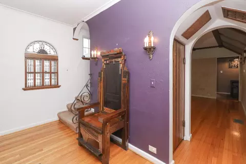 Entry Way - 539 Maple St, Mansfield, OH 44906 photo 5 of 6