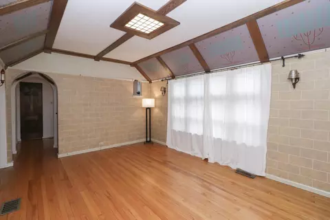 Living - 539 Maple St, Mansfield, OH 44906 photo 5 of 7