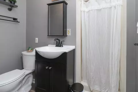 Bath - 539 Maple St, Mansfield, OH 44906 photo 2 of 5