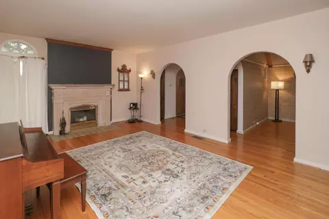 Living - 539 Maple St, Mansfield, OH 44906 photo 3 of 7