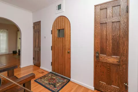 Entry Way - 539 Maple St, Mansfield, OH 44906 photo 3 of 6