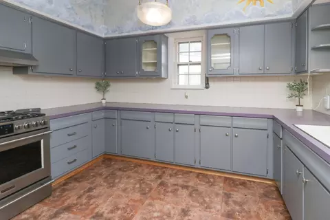 Kitchen - 539 Maple St, Mansfield, OH 44906 photo 5 of 8