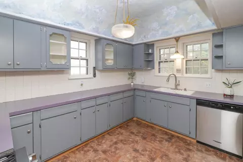 Kitchen - 539 Maple St, Mansfield, OH 44906 photo 2 of 8