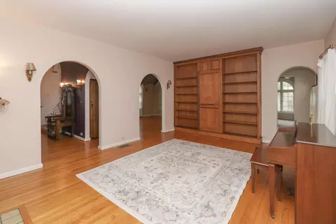 Living - 539 Maple St, Mansfield, OH 44906 photo 2 of 7