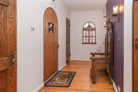 Entry Way - 539 Maple St, Mansfield, OH 44906 photo 4 of 6