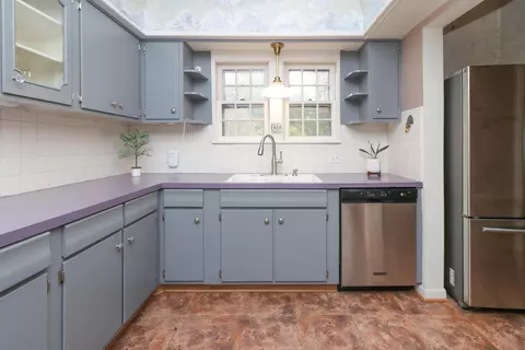 Kitchen - 539 Maple St, Mansfield, OH 44906 photo 6 of 8