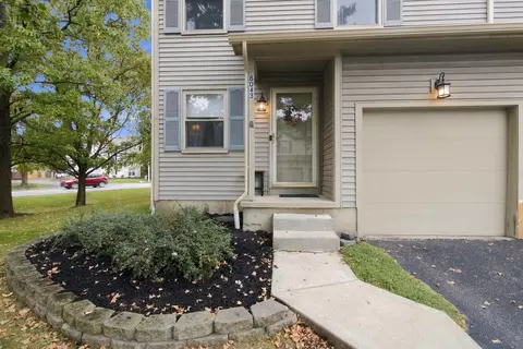 8043 Worthington Lake Dr, Westerville, OH 43081