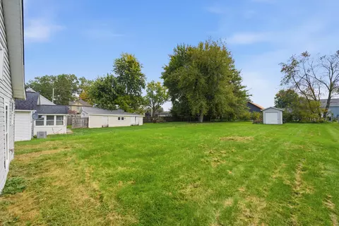 Exterior - 408 E Broad St, Hebron, OH 43025 photo 2 of 3