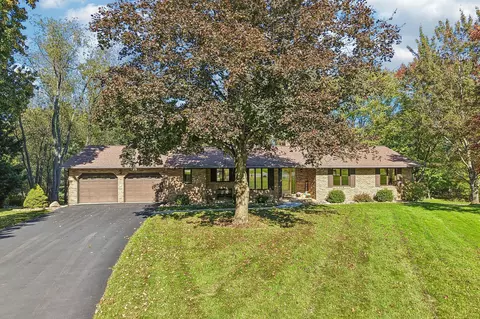 3055 Townsend St NW, Uniontown, OH 44685