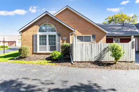 5383 Pond View Dr, Westerville, OH 43081