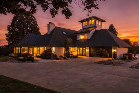 131 Sentinel Pond Ln, Granville, OH 43023