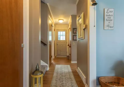 Entry Way - 253 Marvel Dr, Lancaster, OH 43130 photo 2 of 9