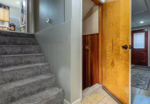 Entry Way - 253 Marvel Dr, Lancaster, OH 43130 photo 7 of 9