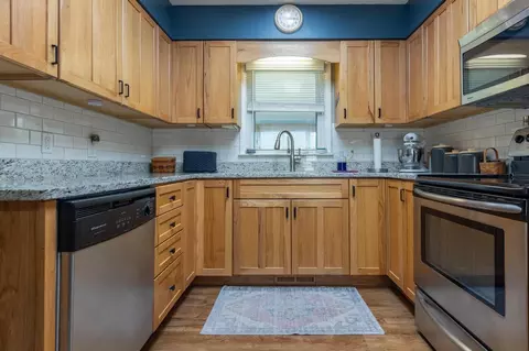 Kitchen - 253 Marvel Dr, Lancaster, OH 43130 photo 3 of 3