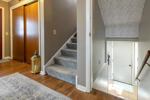 Entry Way - 253 Marvel Dr, Lancaster, OH 43130 photo 6 of 9
