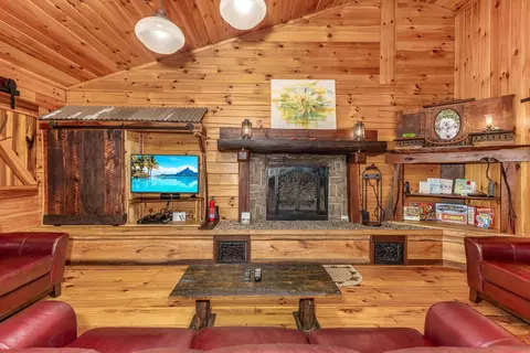 Living - 28560 Blackjack Rd, Logan, OH 43138 photo 11 of 16