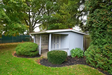 Exterior - 673 Edgefield Dr, Marion, OH 43302 photo 12 of 17