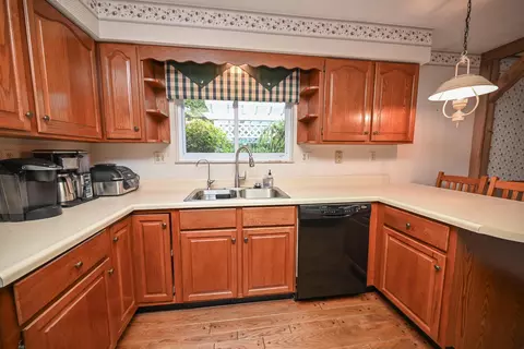Kitchen - 673 Edgefield Dr, Marion, OH 43302 photo 4 of 5