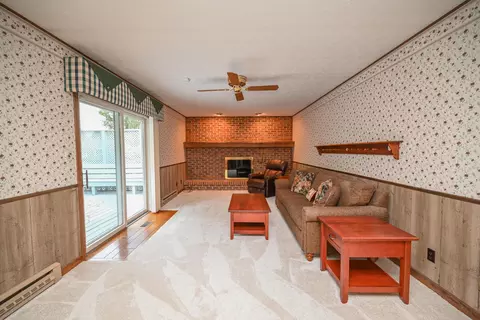 Living - 673 Edgefield Dr, Marion, OH 43302 photo 6 of 7