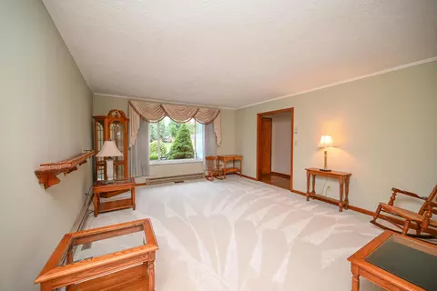 Living - 673 Edgefield Dr, Marion, OH 43302 photo 4 of 7