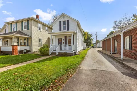 Entry Way - 832 E Main St, Lancaster, OH 43130 photo 1 of 7