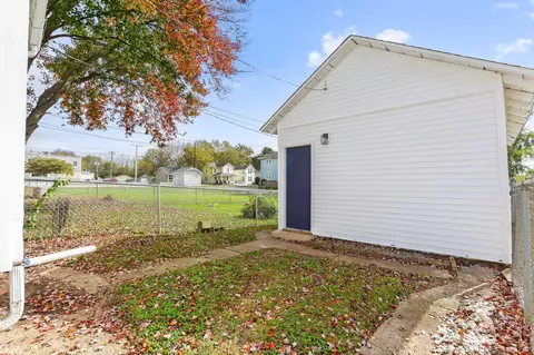 Exterior - 832 E Main St, Lancaster, OH 43130 photo 11 of 13