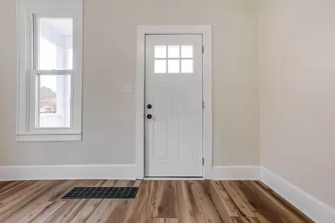 Entry Way - 832 E Main St, Lancaster, OH 43130 photo 7 of 7