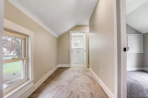 Entry Way - 832 E Main St, Lancaster, OH 43130 photo 2 of 7