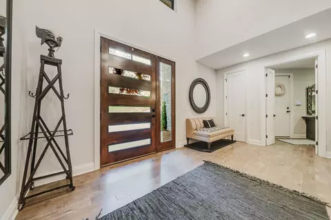 101 Lake Bluff Dr, Columbus, OH 43235