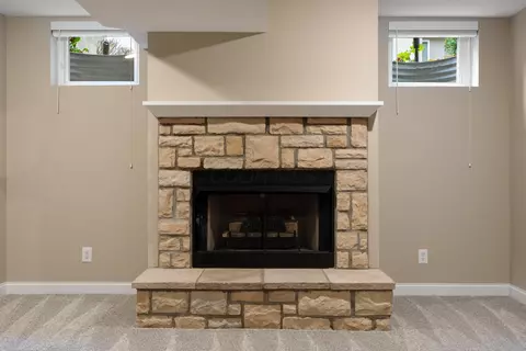 Living - 7651 Kestrel Way E, Dublin, OH 43017 photo 5 of 6