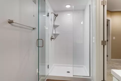Bath - 7651 Kestrel Way E, Dublin, OH 43017 photo 8 of 8