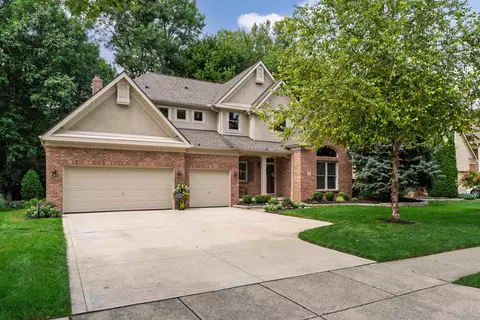 Exterior - 7651 Kestrel Way E, Dublin, OH 43017 photo 4 of 10