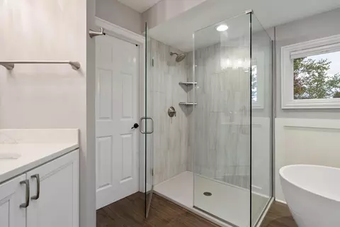 Bath - 7651 Kestrel Way E, Dublin, OH 43017 photo 3 of 8