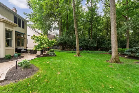 Exterior - 7651 Kestrel Way E, Dublin, OH 43017 photo 7 of 10