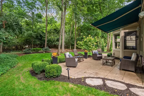 Exterior - 7651 Kestrel Way E, Dublin, OH 43017 photo 10 of 10