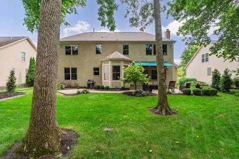 Exterior - 7651 Kestrel Way E, Dublin, OH 43017 photo 5 of 10