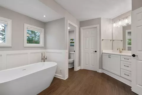 Bath - 7651 Kestrel Way E, Dublin, OH 43017 photo 4 of 8