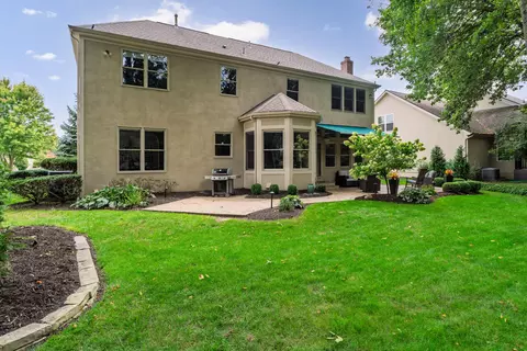 Exterior - 7651 Kestrel Way E, Dublin, OH 43017 photo 6 of 10