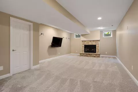 Living - 7651 Kestrel Way E, Dublin, OH 43017 photo 4 of 6