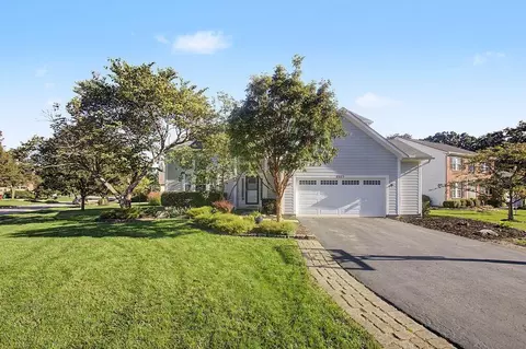 2321 Narrow Leaf Ct, Lewis Center, OH 43035