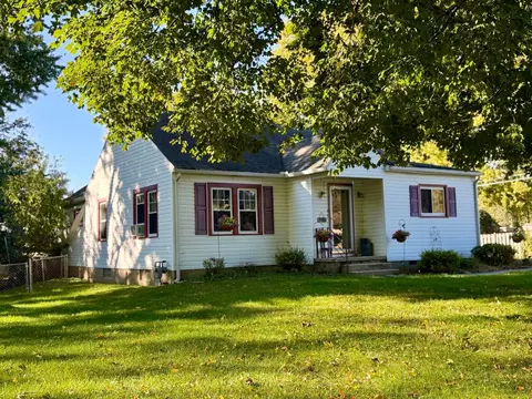 Exterior - 237 Hickory Dr, Springfield, OH 45503 photo 2 of 3