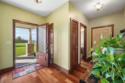 Entry Way - 6936 Zane Trail Rd, Circleville, OH 43113 photo 2 of 4